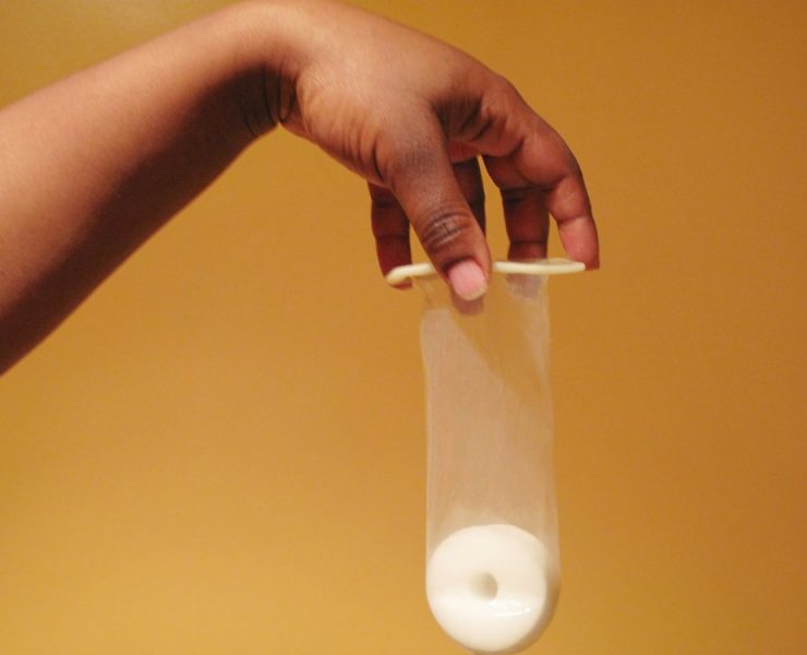 how to use a female condom