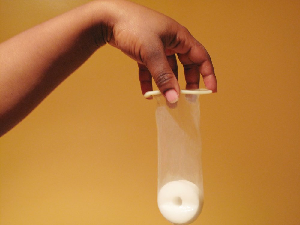 how to use female condom